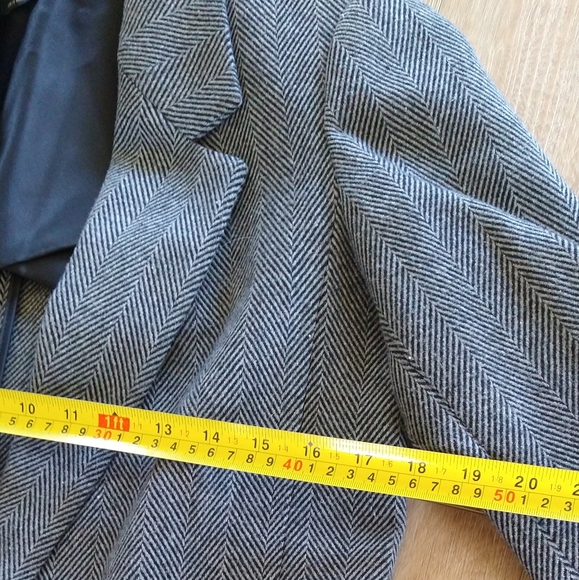 Vest - Picture 5 of 8